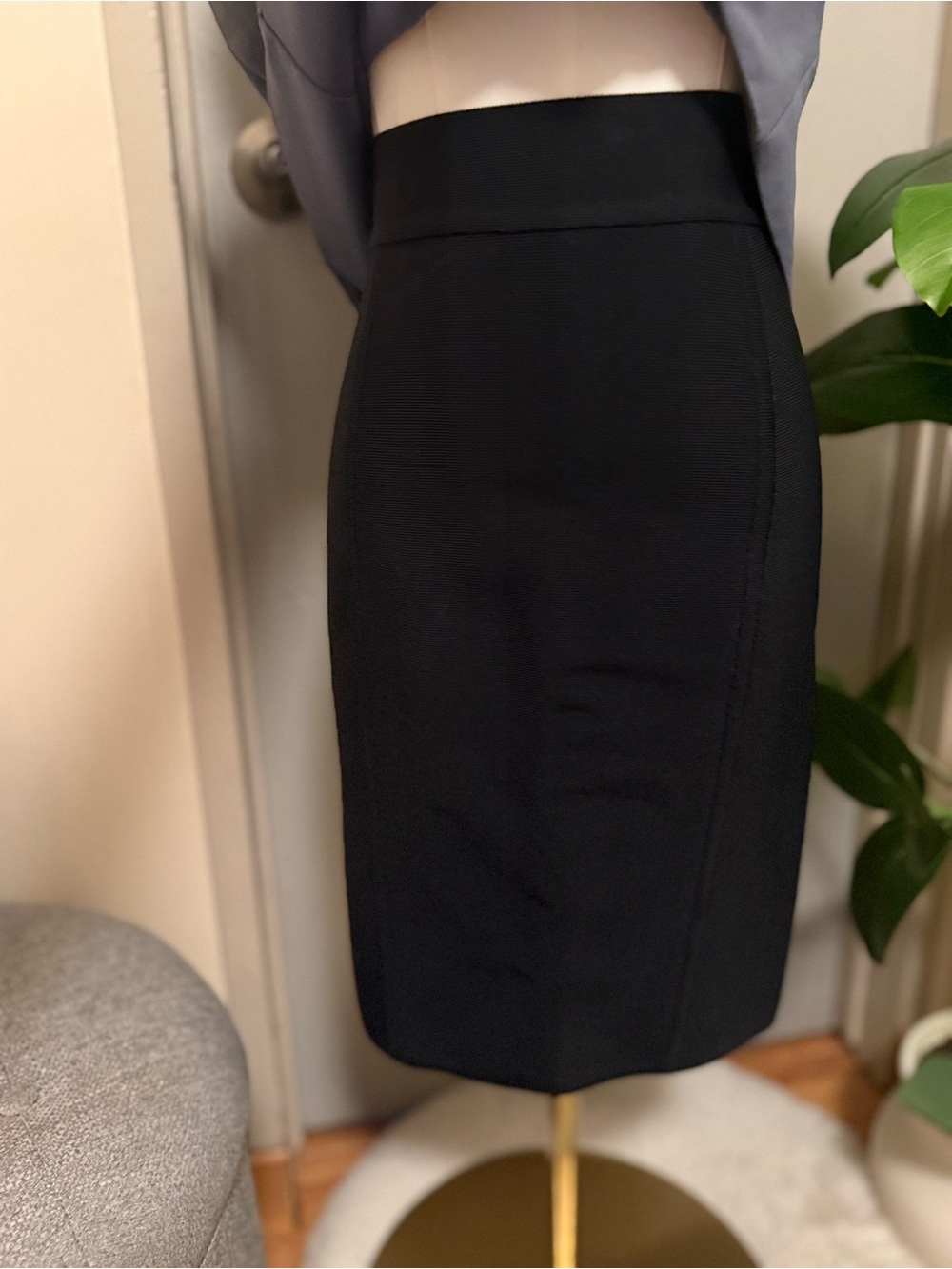 Herve Leger Pencil Skirt – Classic Bandage Style

Hervé Léger Pencil Skirt 🖤